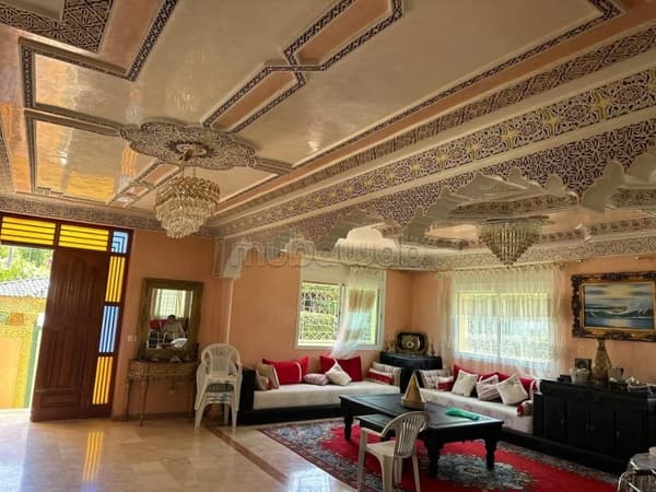Vente villa de luxe à Hay Al Fath. Surface totale 450 m²