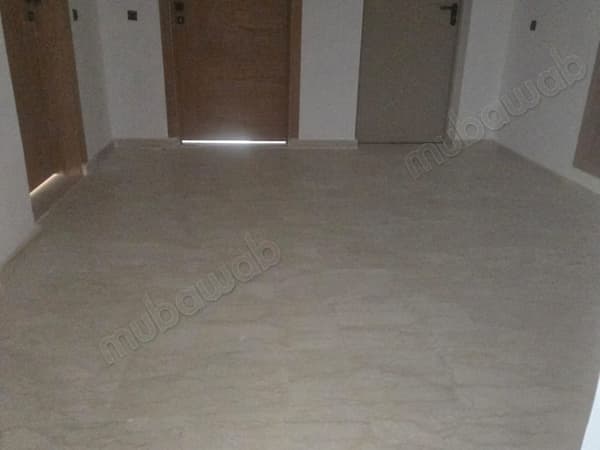 Studio with terrace for rent – 25 de Saham