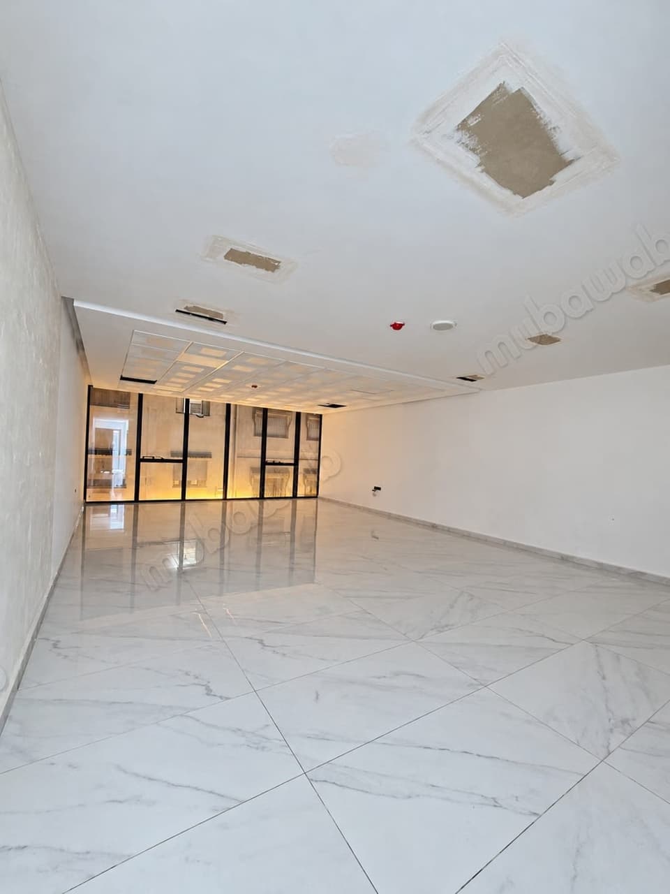 Uffici in affitto a Charf. Superficie di 65 m². Porta blindata e residenza sicura