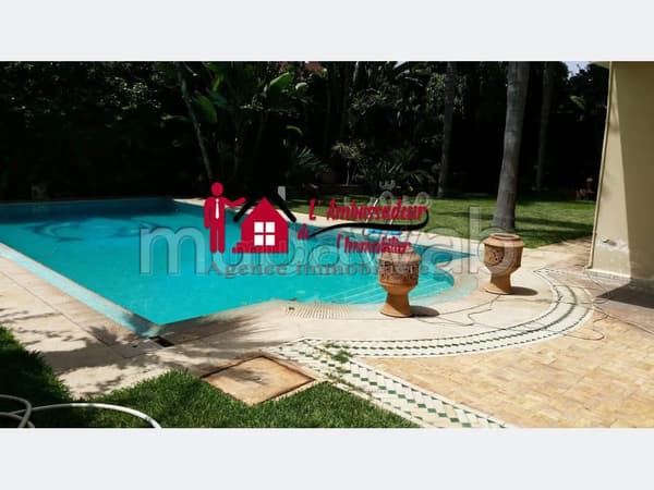 Modern villa 675m² in Longchamps
