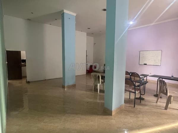 Magasin avec cave à louer de 210m² à El Houda