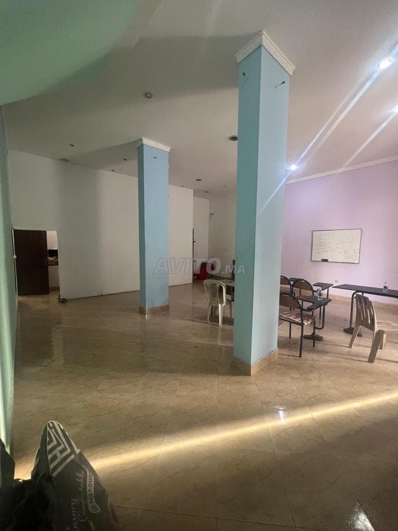 Magasin avec cave à louer de 210m² à El Houda