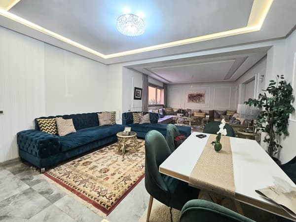 Bel appartement à vendre à Route de Safi. 2 chambres agréables. Terrasse et ascenseur