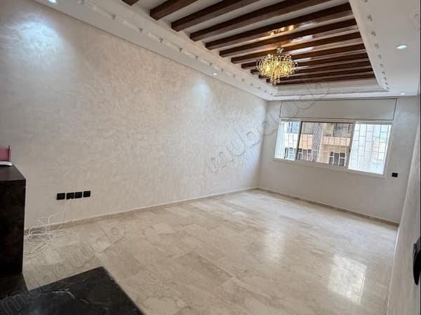 Zeer mooi appartement te huur in Agdal. 2 slaapkamers. Parkeren en lift