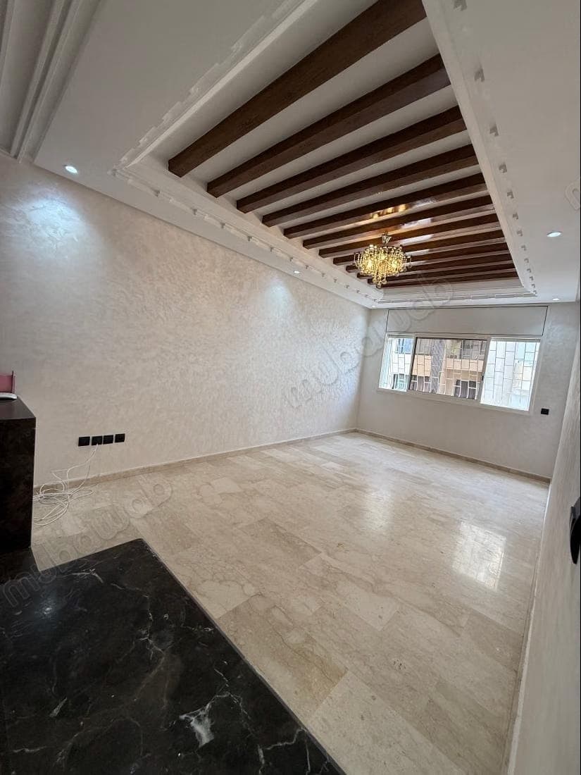 Très bel appartement en location à Agdal. 2 chambres. Parking et ascenseur