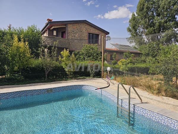 Finca con villa y piscina de 1 ha