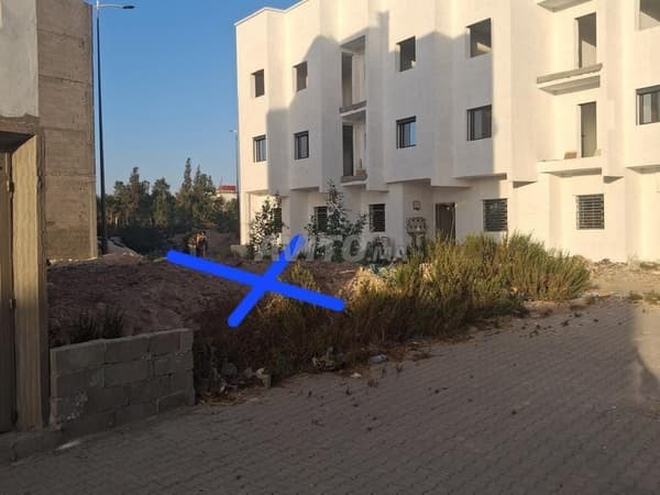 Terrain résidentiel à vendre, titré, deux façades sur rue