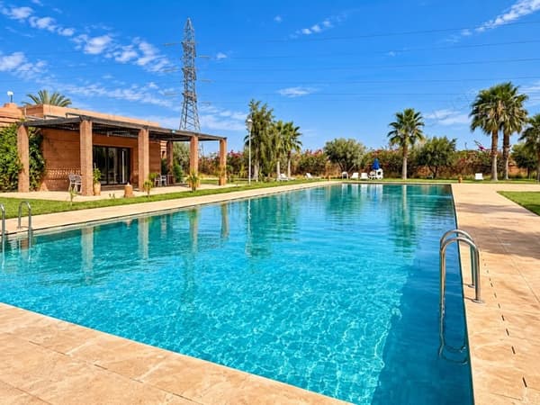 Villa spacieuse à vendre sur route de fès VE26313
