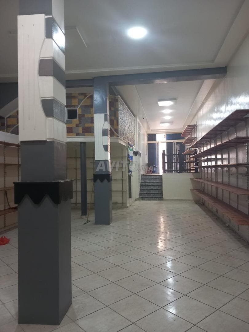 À louer local/magasin avec sanitaires 120m2