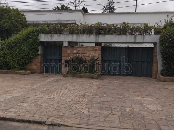 A Vendre Terrain De 1800 m² Quartier Polo Casa