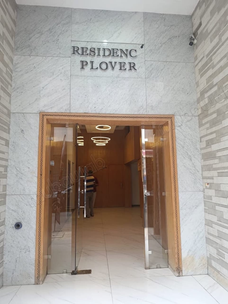 Rent this apartment in Centre. 7 large rooms. Residence with concierge…