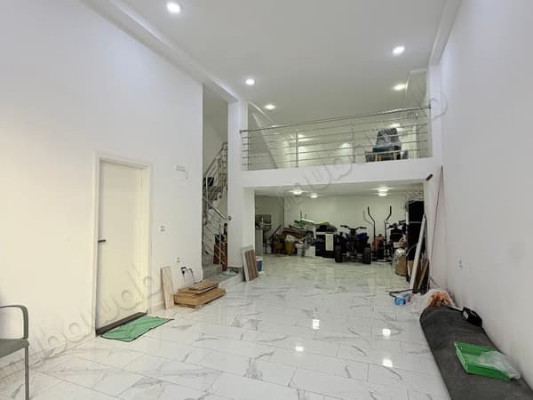 Mooi commercieel pand te huur in Tanja Balia. Totale oppervlakte 70 m². Beveiligd complex