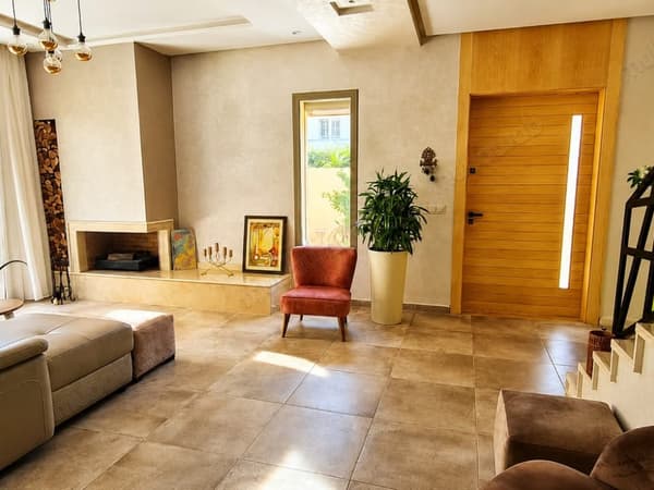 À vendre, villa rénovée avec 3 façades – oasis