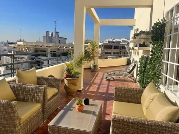 Appartement en retrait a louer avec terrasse de 50m² situation quartier administratif