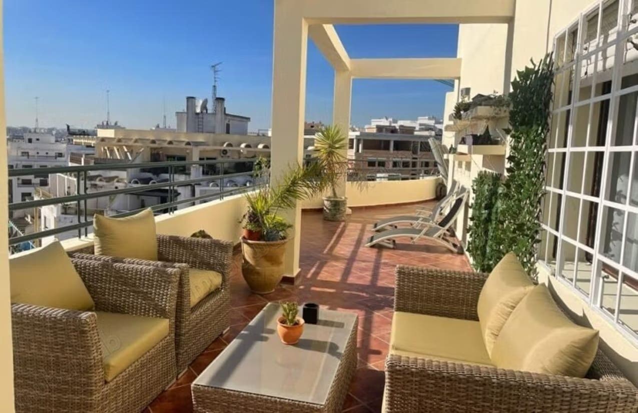Appartement en retrait a louer avec terrasse de 50m² situation quartier administratif