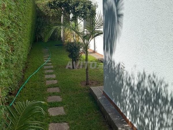 Villa 600 m² à Bir Rami Est, À Vendre ou à Louer)