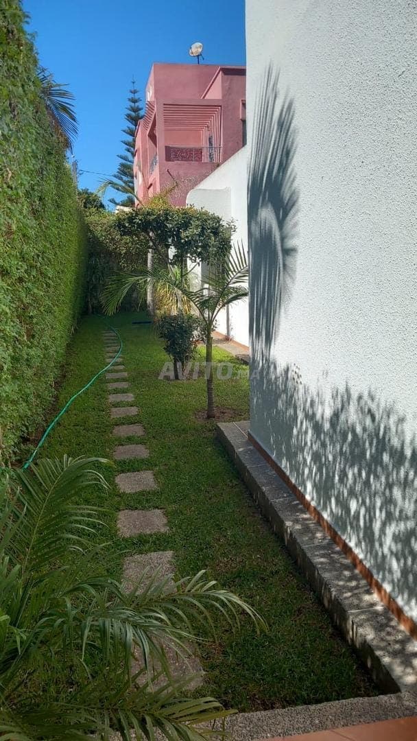 Villa 600 m² à Bir Rami Est, À Vendre ou à Louer)