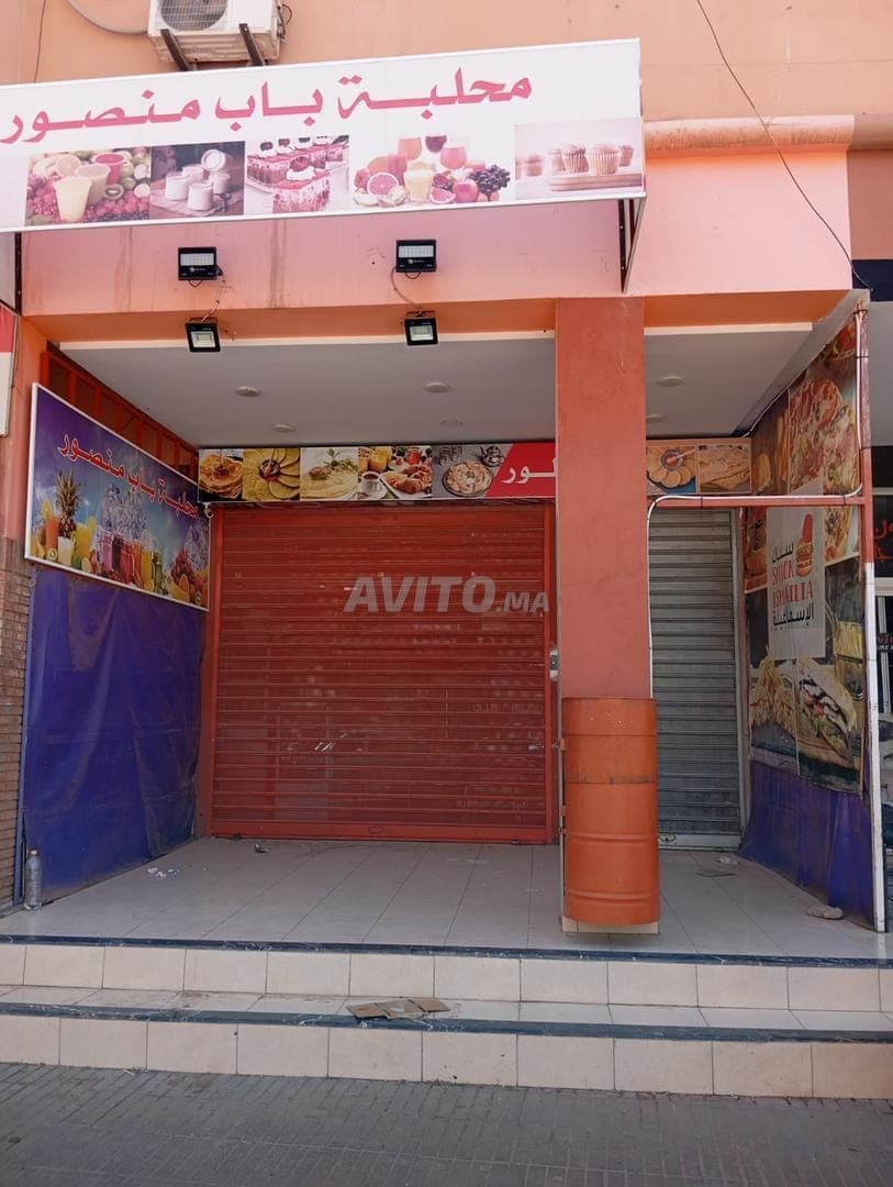 Local commercial à louer dans la rue traversant le centre d'El Azzouzia