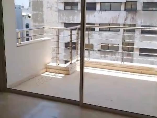 Apparemment à vendre Racine