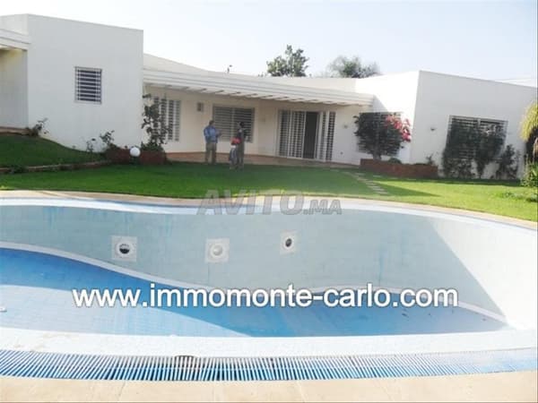 Location d’une villa avec piscine à Souissi