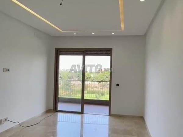 Appartement vide ou meublé à louer à Dar Bouazza
