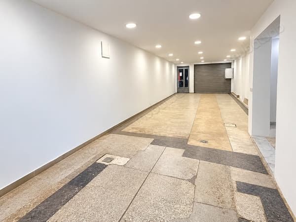 Commercial premises in Renaissance for sale