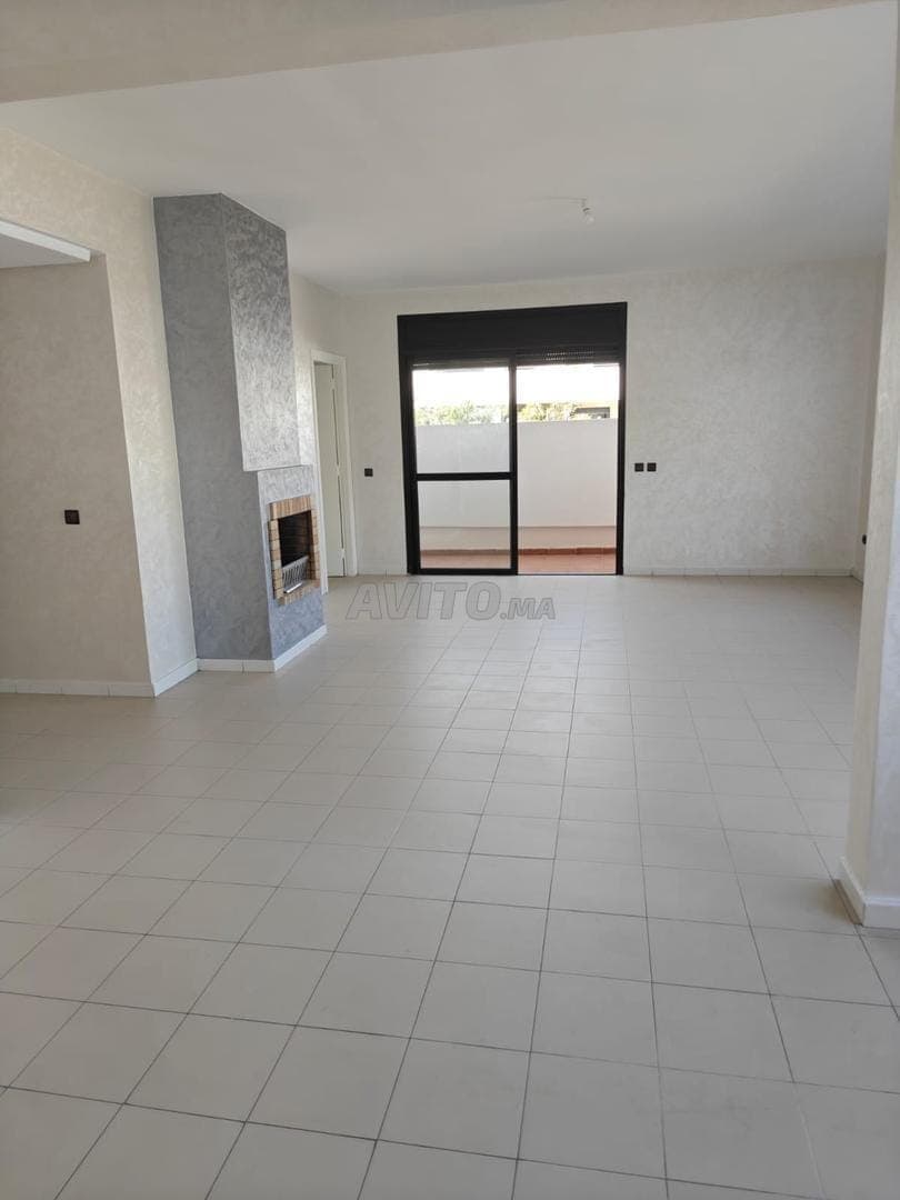 Empty duplex for rent, 4 bedrooms, in Mahaj Riad
