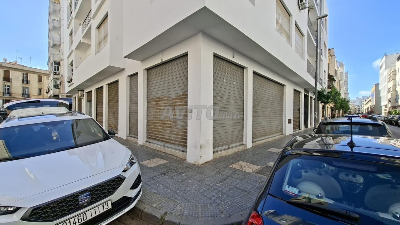 Locaux commerciaux 45 et 48 m² double vitrine