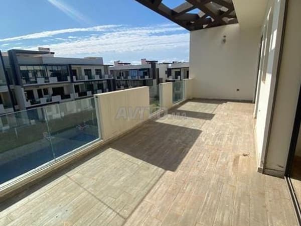 Bonito apartamento vacío en alquiler en Dar Bouazza