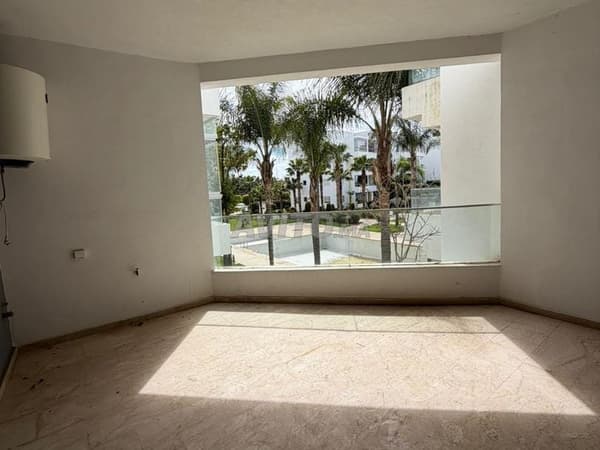 Spacieux appartement vide 4 chambres