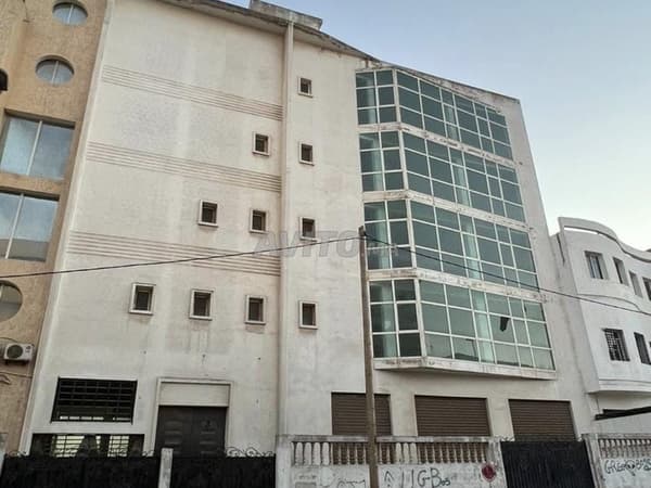 edificio 2 sótanos, planta baja y 4 plantas