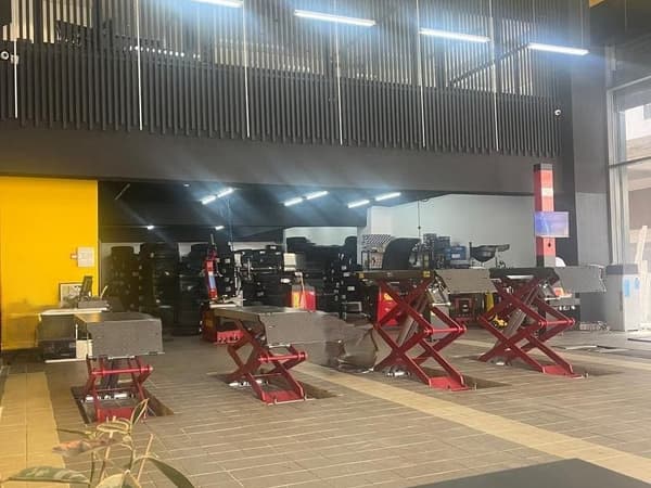 Commercieel pand van 318 m² te huur in Casablanca Sidi Maarouf