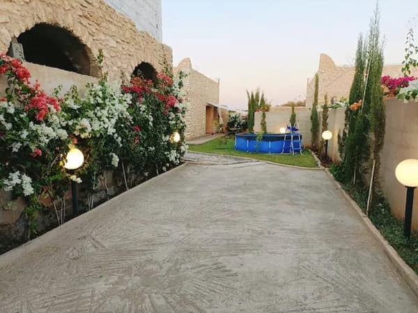 فيلا من غرفتين للبيع بمساحة أرض 300 م²