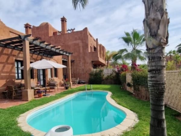 Belle villa palmeraie piscine