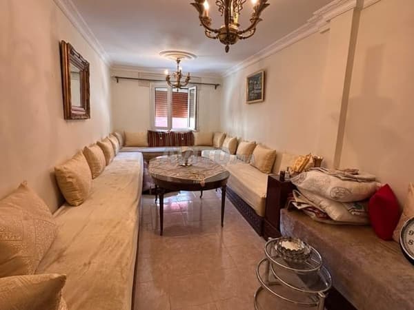 Petite maison indépendante dans le quartier Sakaya
