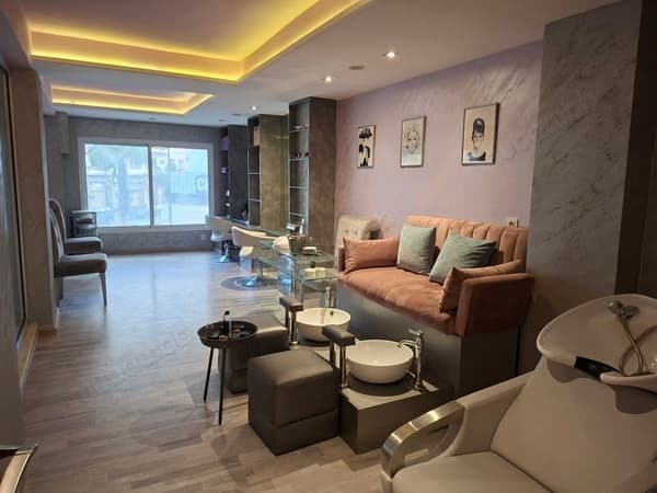 Beau local à vendre au Centre. Superficie 256 m²