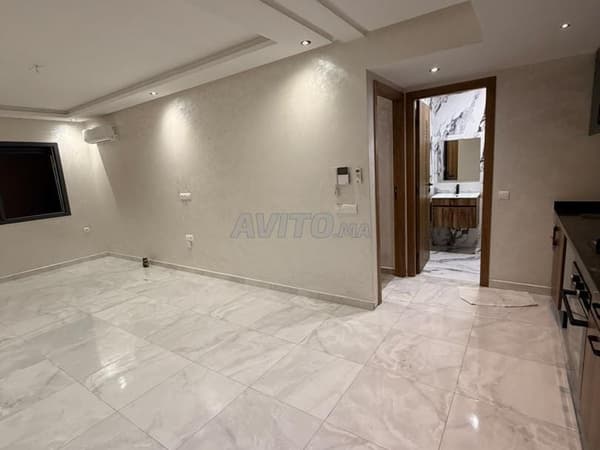 studio vide grande terrasse tachfine belvedere