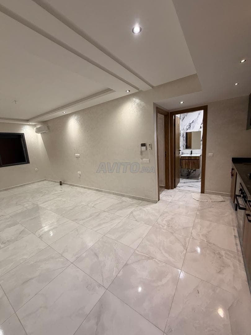 studio vide grande terrasse tachfine belvedere
