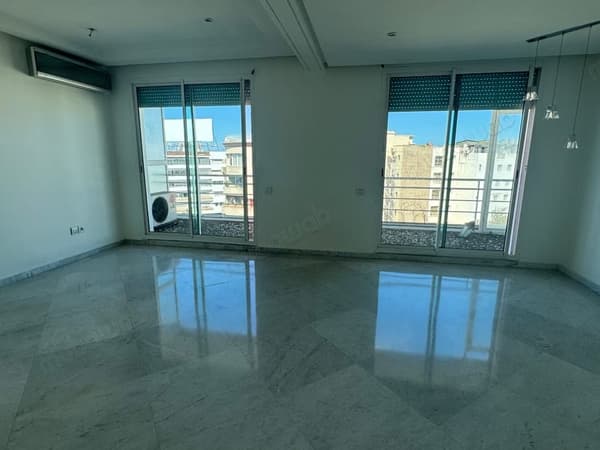 Appartement à vendre à Racine. Superficie 265 m². Ascenseur et terrasse