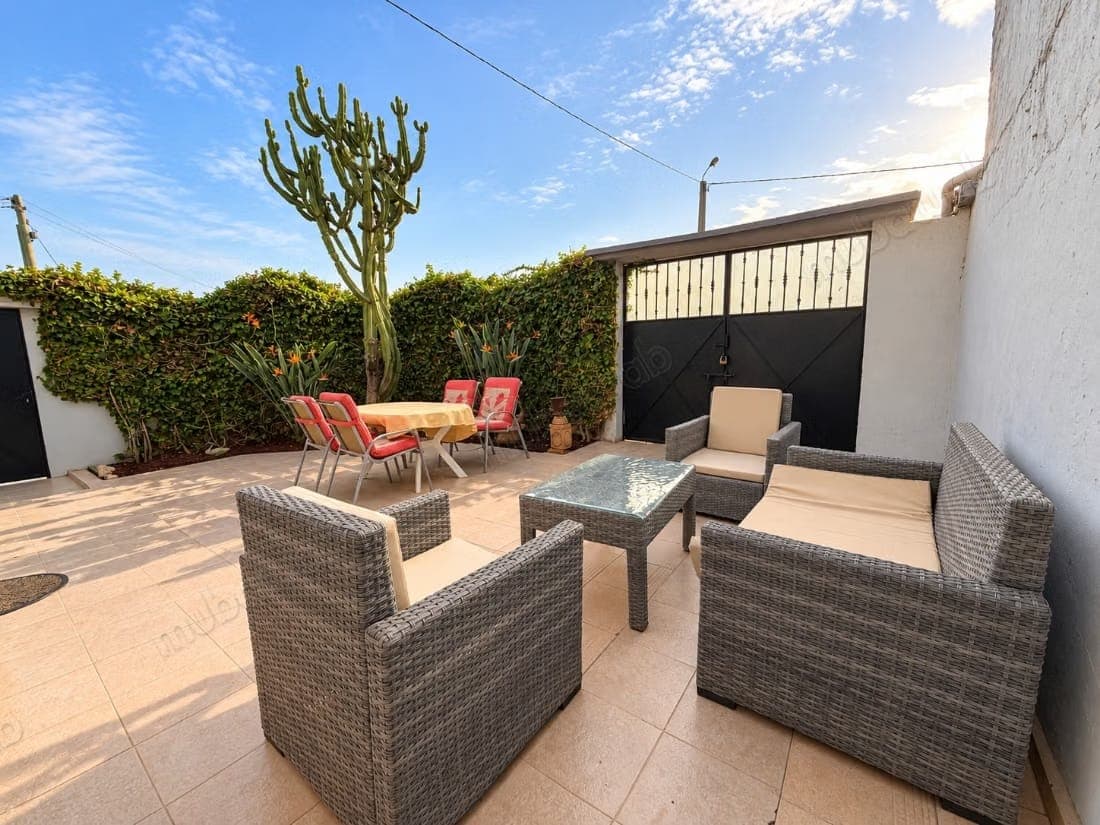 Charmant appartement avec grande terrasse à Charaf