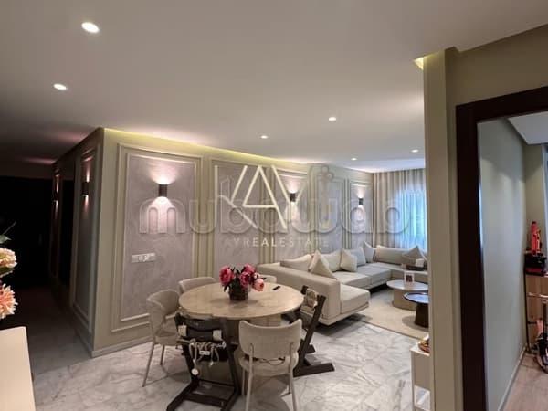 Bel appartement en location à Sania. Surface de 120 m². Bien meublé