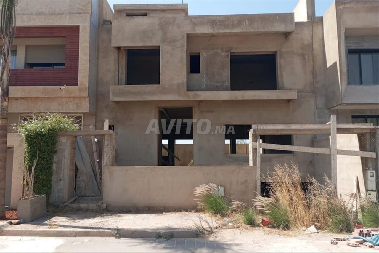 Villa te koop, 241 m² perceel, 385 m² bebouwd