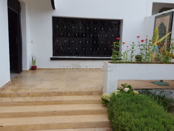 Villa ensoleillée de 400 m² à vendre à Mabella