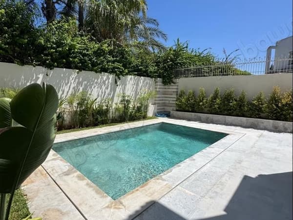 Villa de luxe à louer à Riyad. 5 chambres. Antenne parabolique et Porte blindée