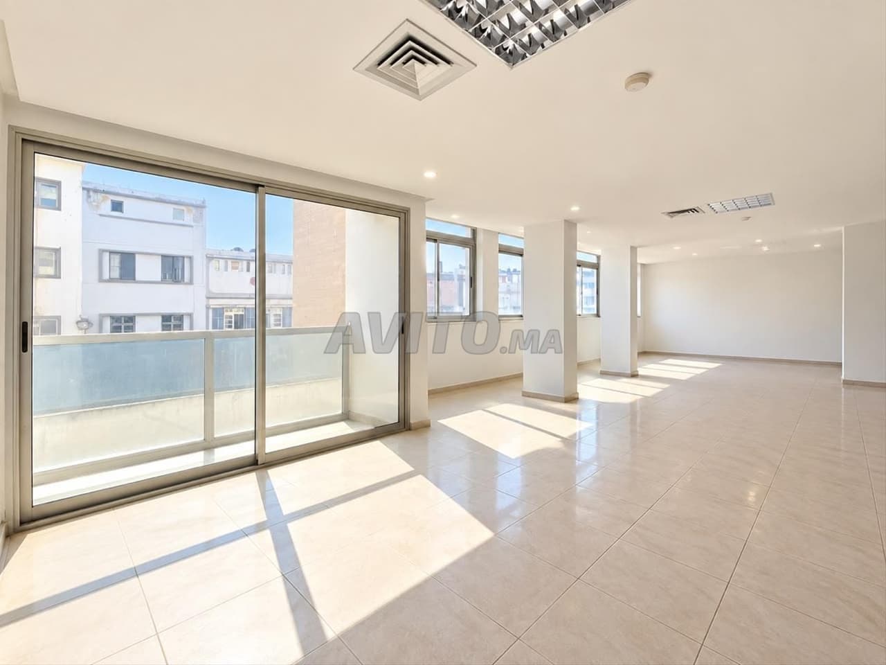 PLATEAU DE BUREAU 96M BOULEVARD DE LA CORNICHE
