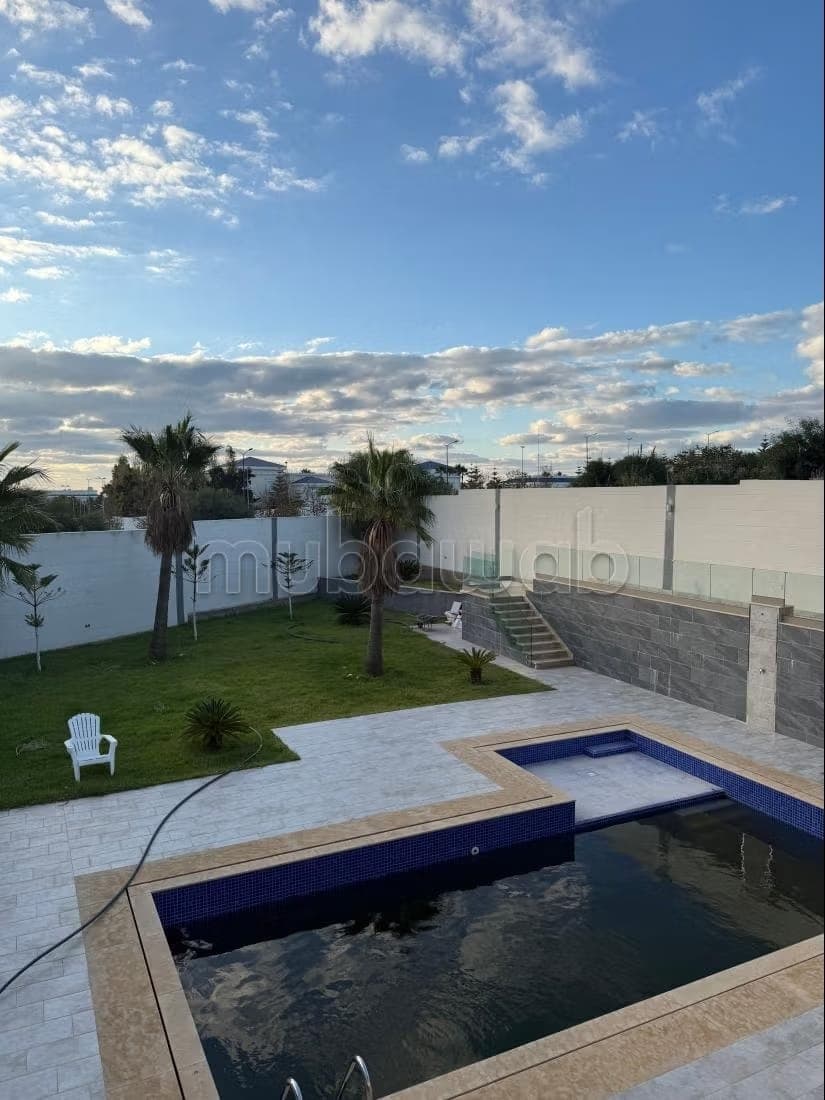 Villa de haut standing à vendre à jbila avec piscine et vue mer