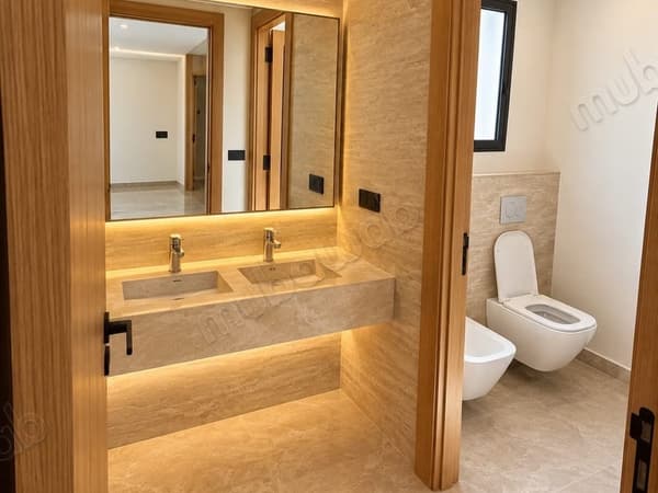Villa de luxe à louer à Souissi. 8 grandes pièces. Salon traditionnel et système…