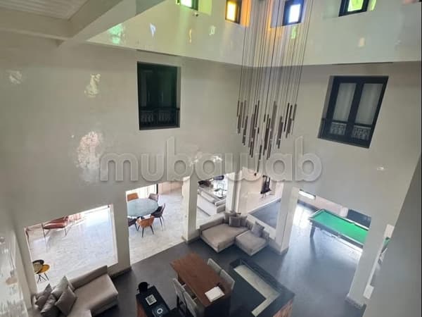 Vente villa de luxe à Route de Ouarzazate. 5 chambres confortables. Meublé