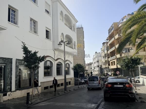فضاء تجاري للبيع