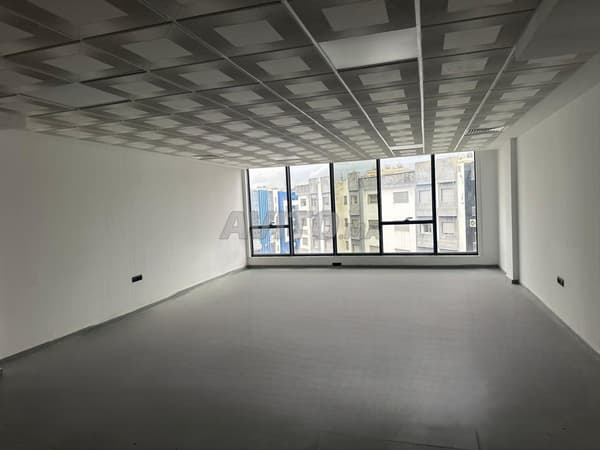 🏢 Bureau moderne à louer – Centre d’Affaires